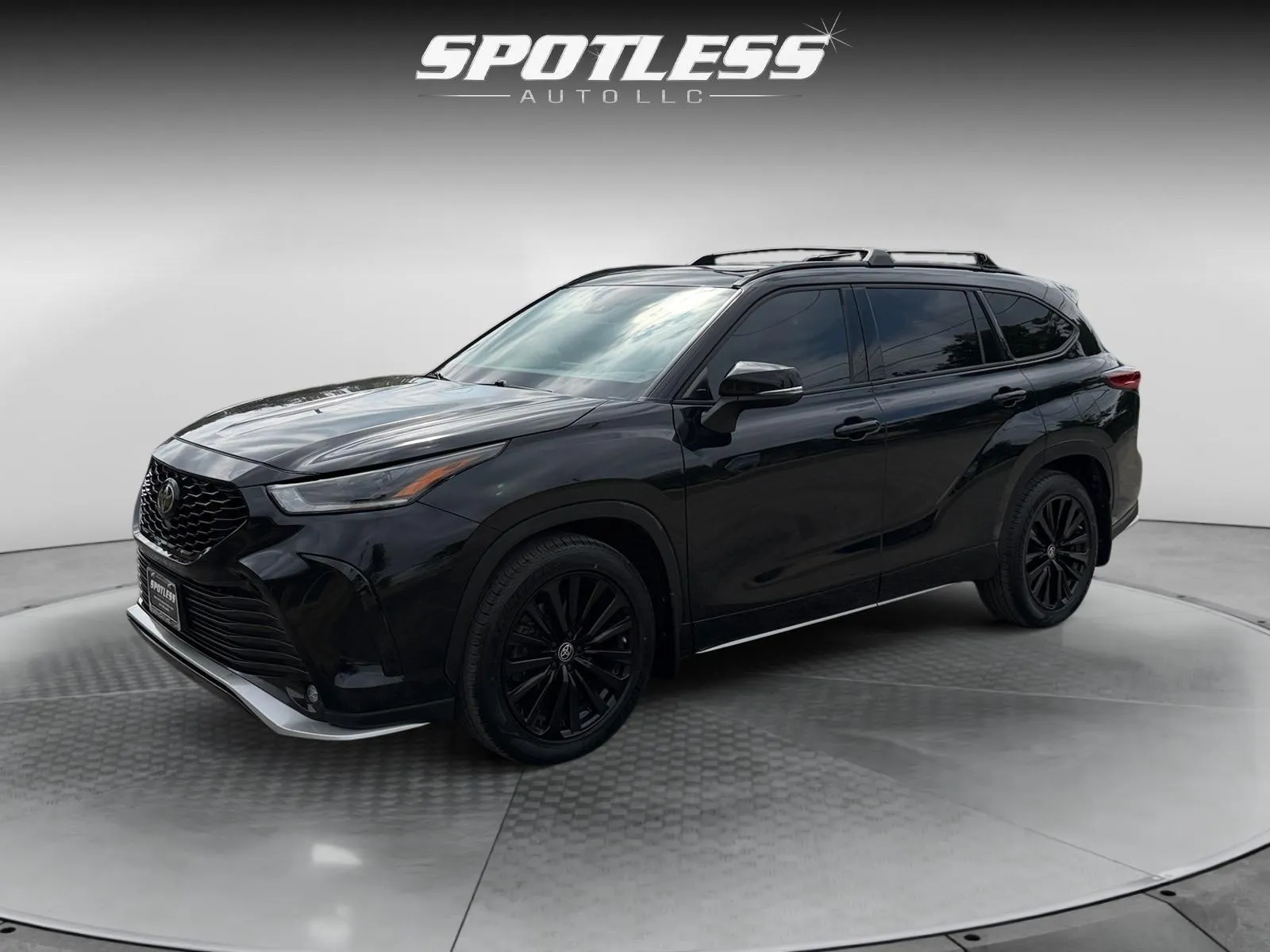 Black 2023 Toyota Highlander XSE for sale in San Antonio, TX