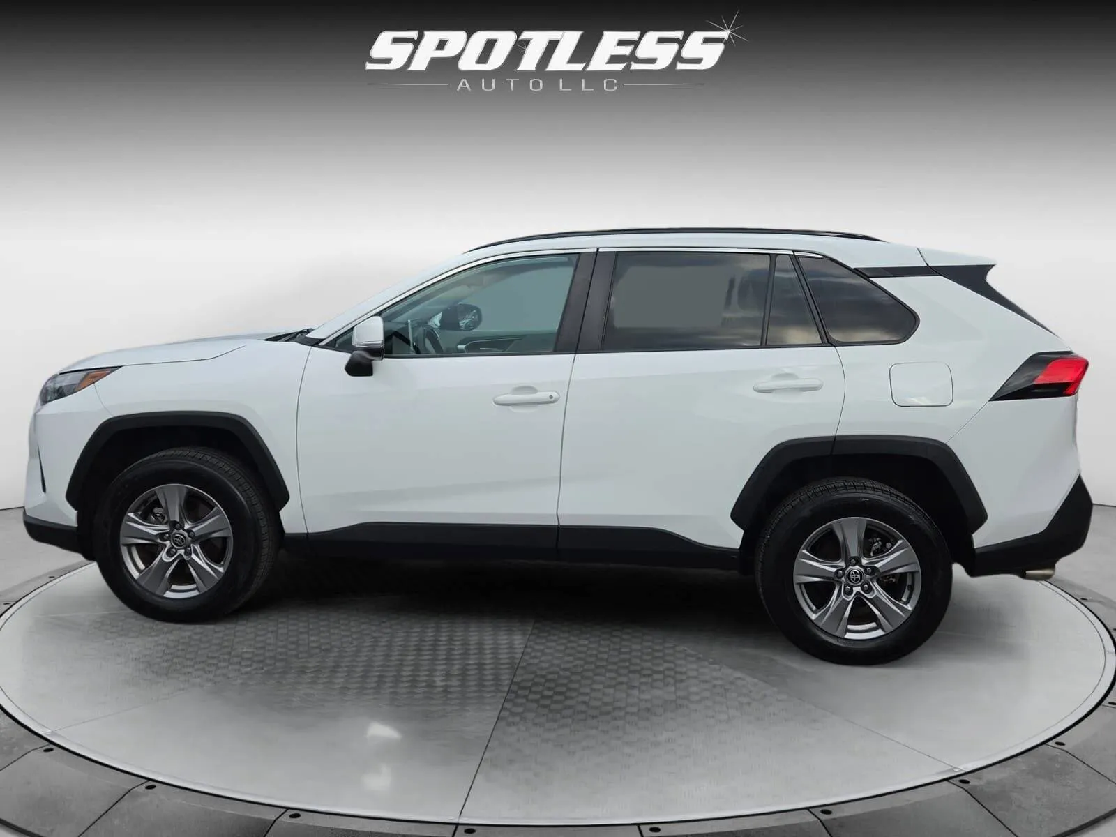 Toyota RAV4 photo 4