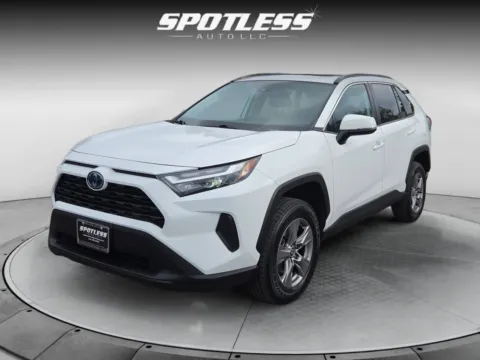 White 2023 Toyota RAV4 Hybrid XLE for sale in San Antonio, TX