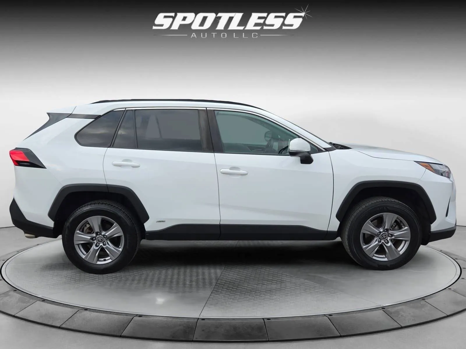Toyota RAV4 photo 8