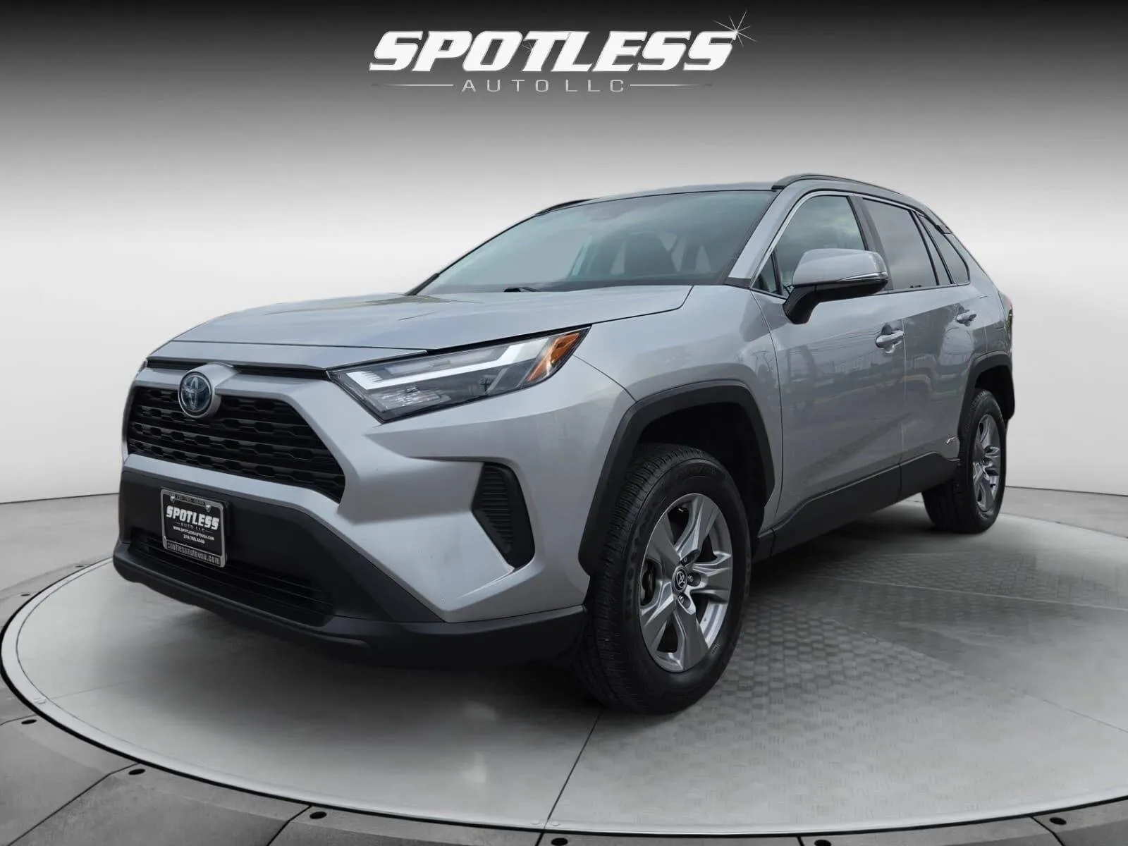 Silver 2022 Toyota RAV4 Hybrid XLE for sale in San Antonio, TX