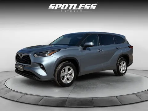 Another view of 2022 Toyota Highlander LE for sale in San Antonio, TX at Spotless Auto I-10