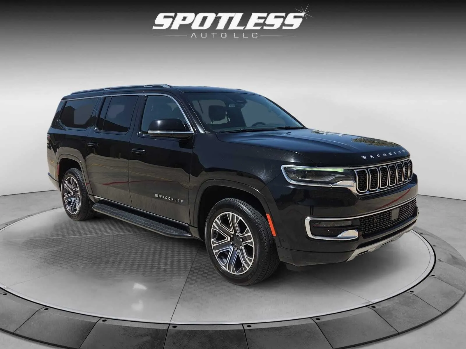Jeep Wagoneer L photo 11