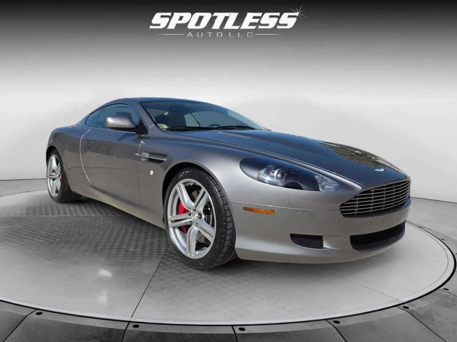 Aston Martin DB9 photo 11