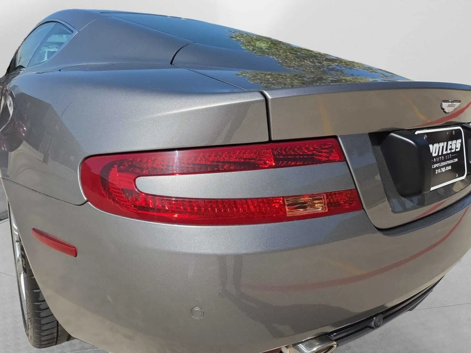 Aston Martin DB9 photo 13