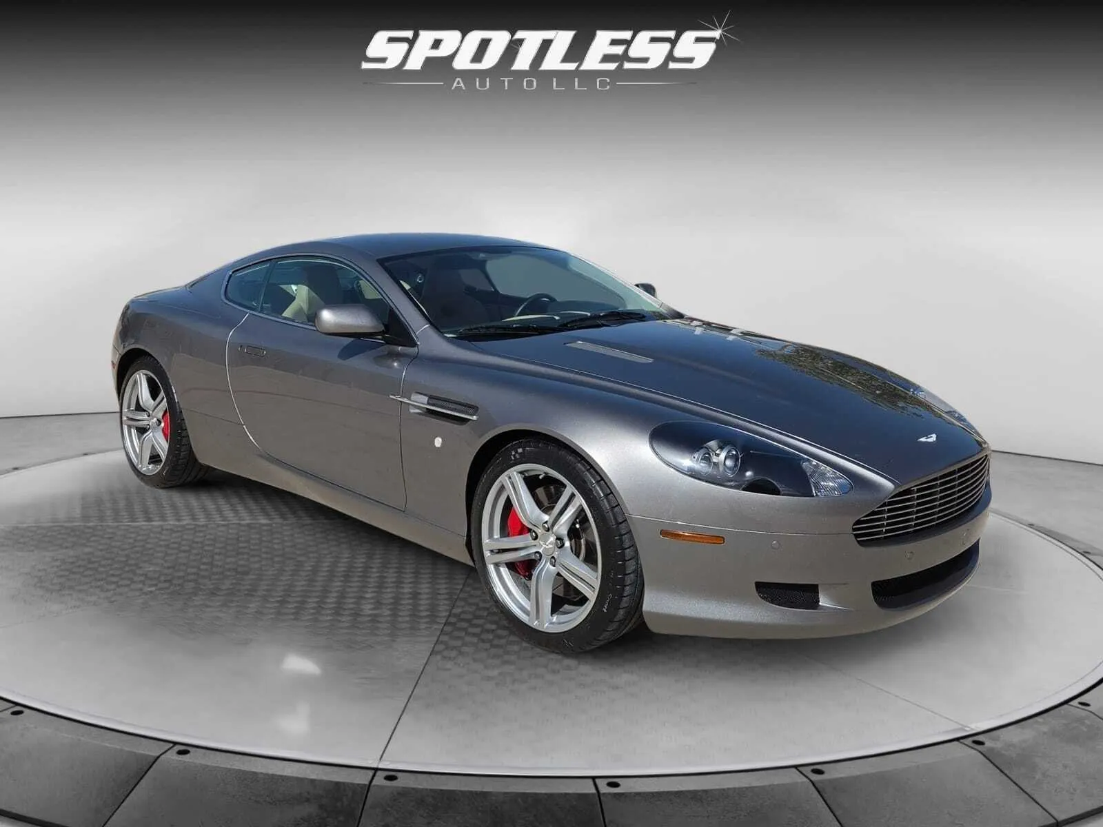 Aston Martin DB9 photo 9