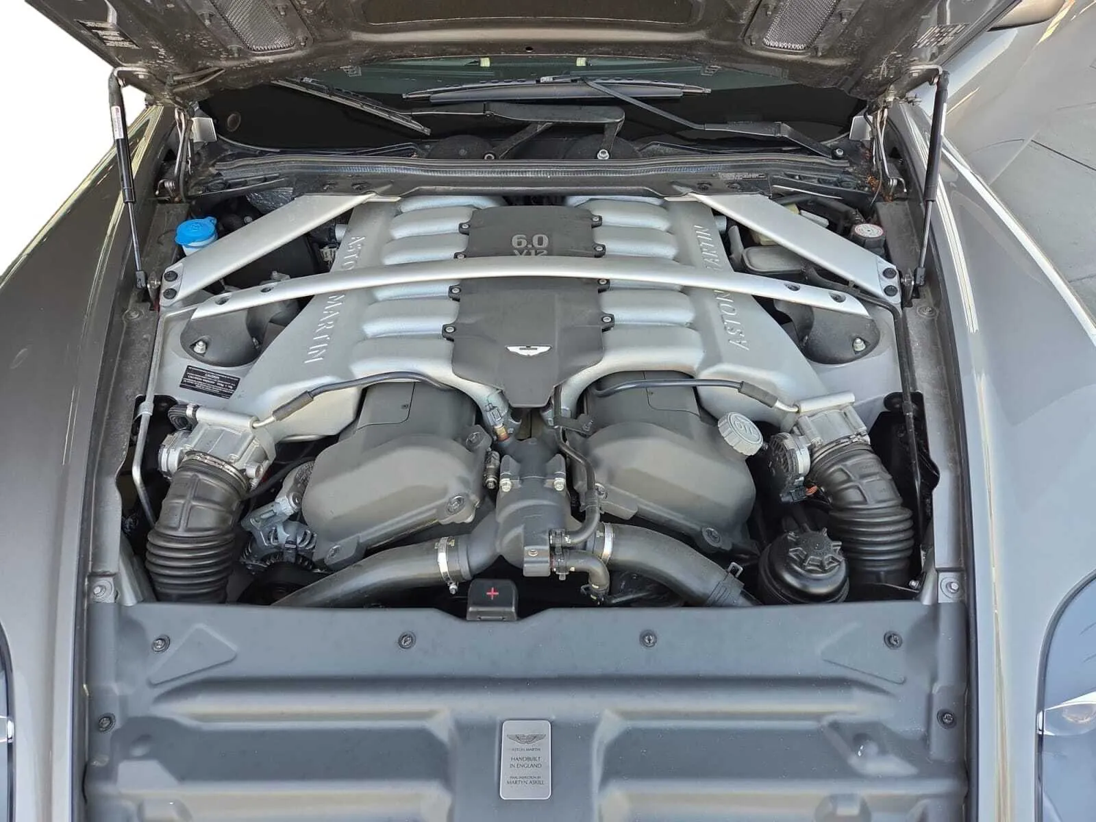 Aston Martin DB9 photo 16