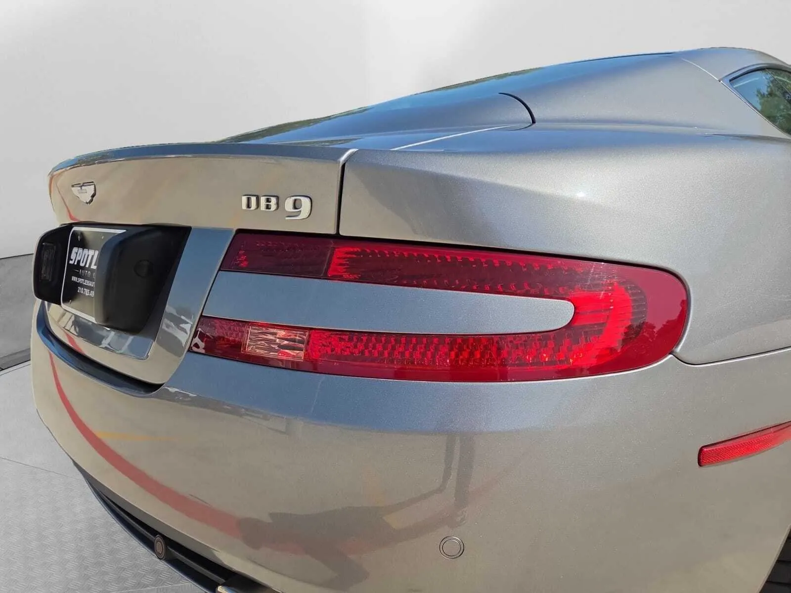 Aston Martin DB9 photo 12