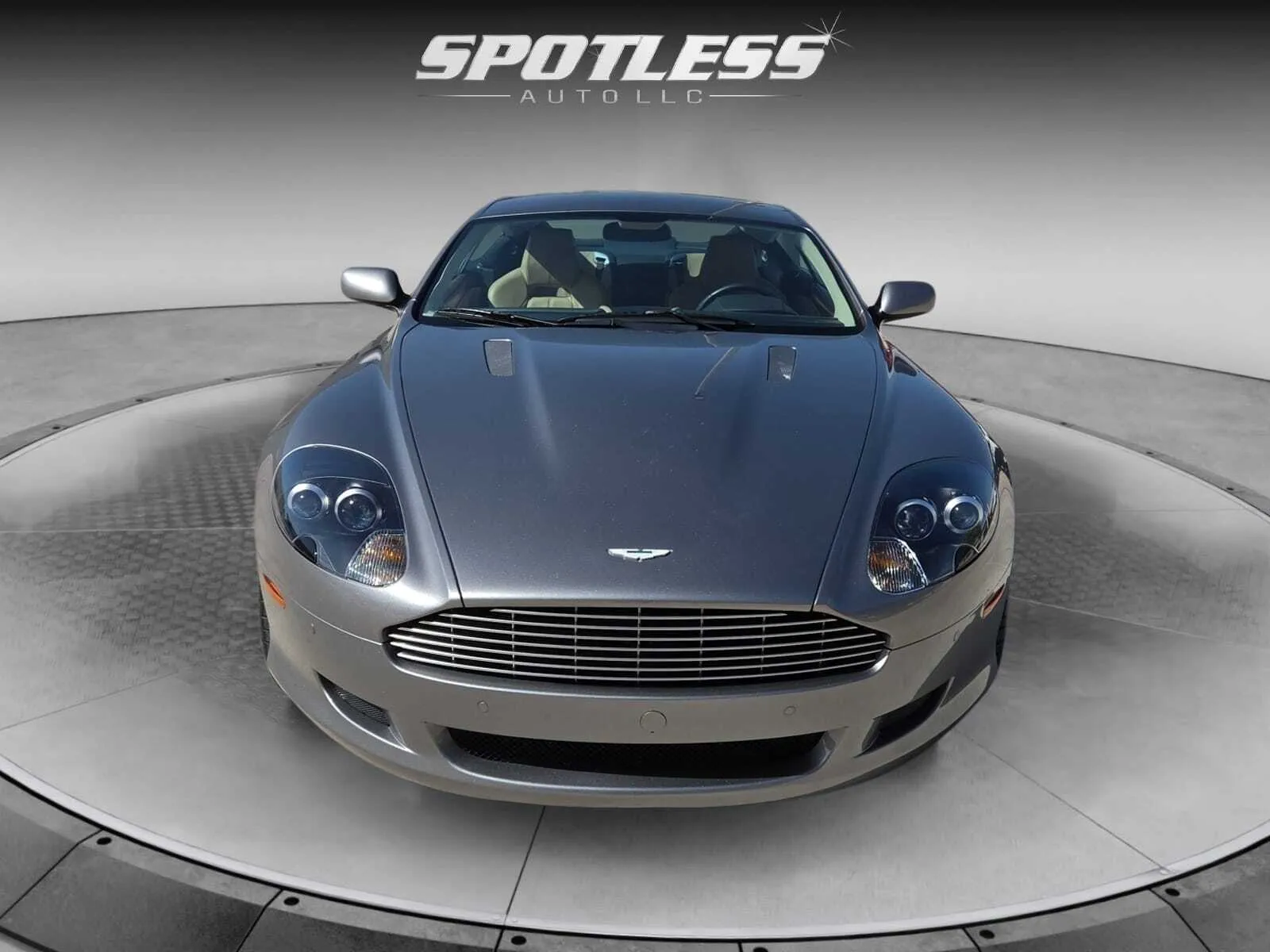 Aston Martin DB9 photo 10
