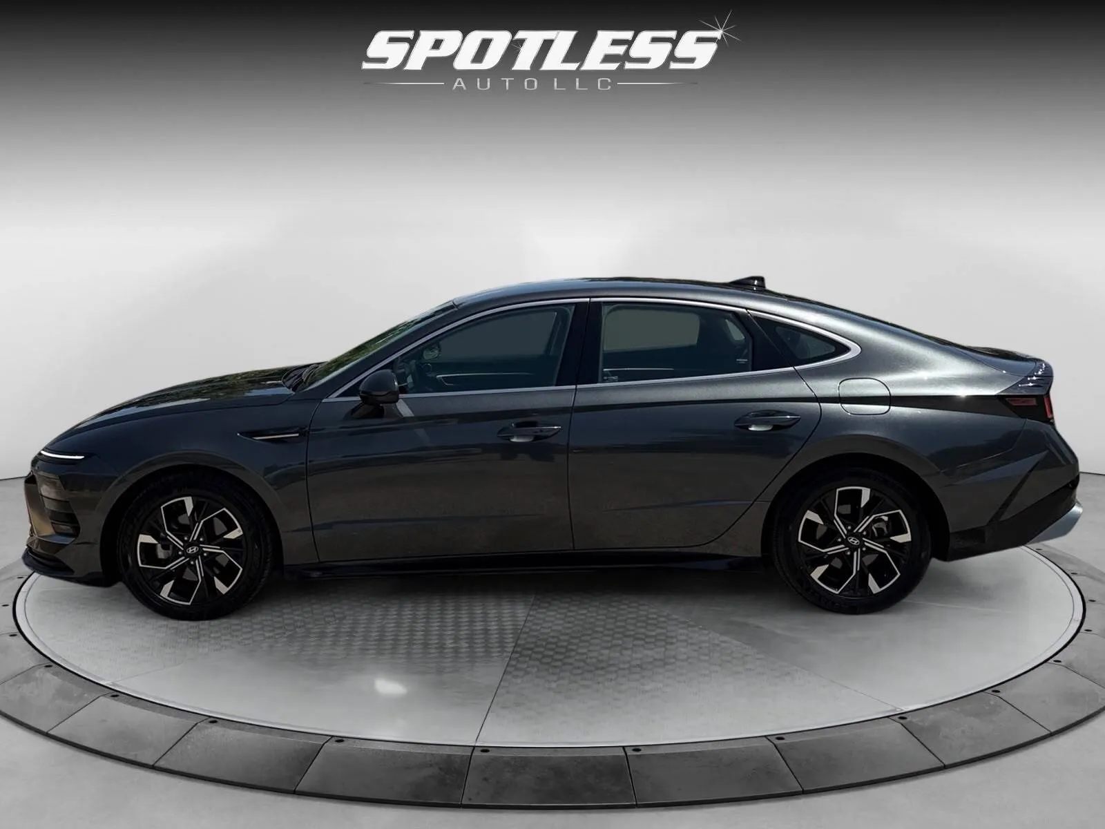 Hyundai Sonata photo 4