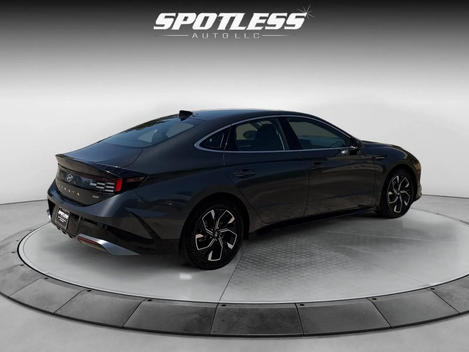 Hyundai Sonata photo 7