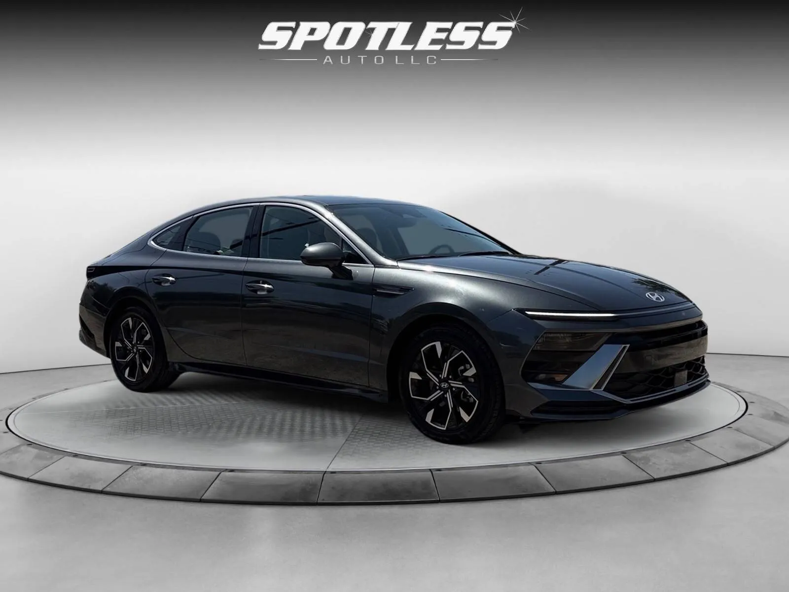 Hyundai Sonata photo 9