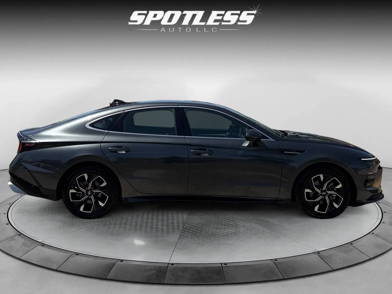 Hyundai Sonata photo 8