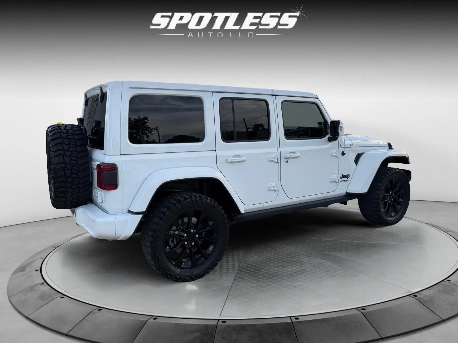 Jeep Wrangler photo 7