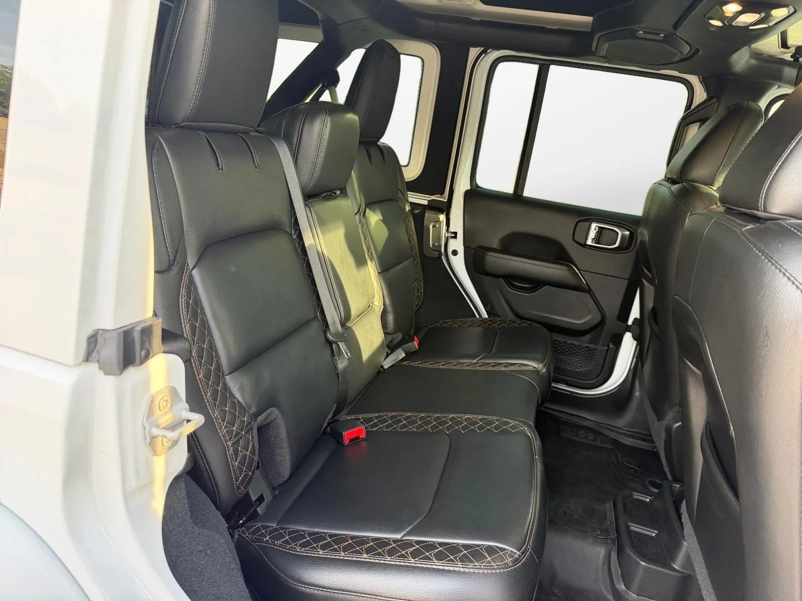 Jeep Wrangler photo 23