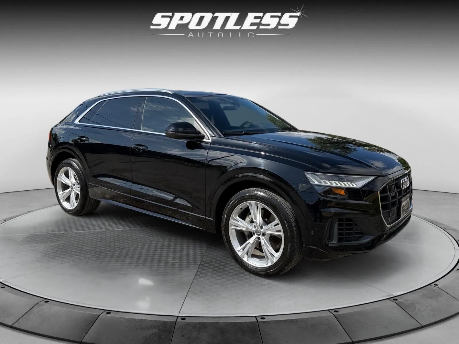Audi Q8 photo 7