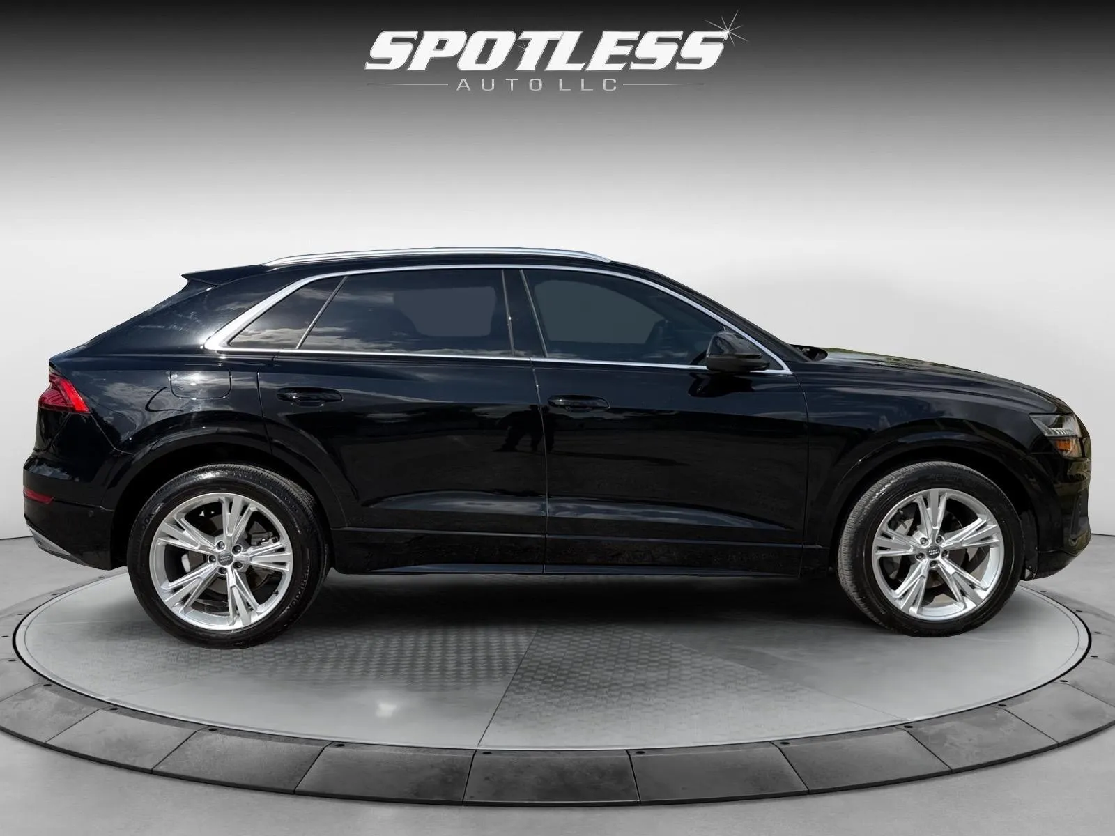 Audi Q8 photo 8