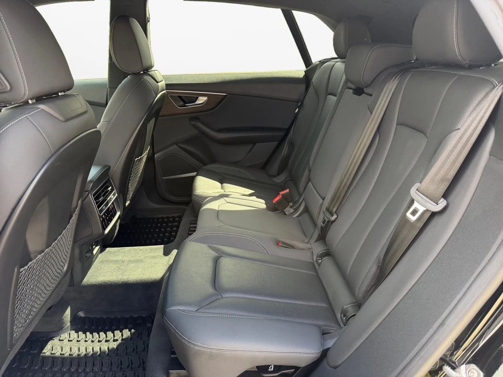 Audi Q8 photo 24