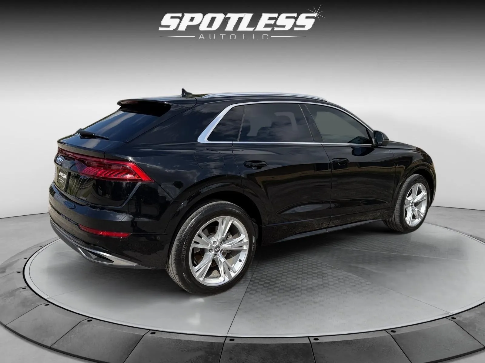 Audi Q8 photo 9