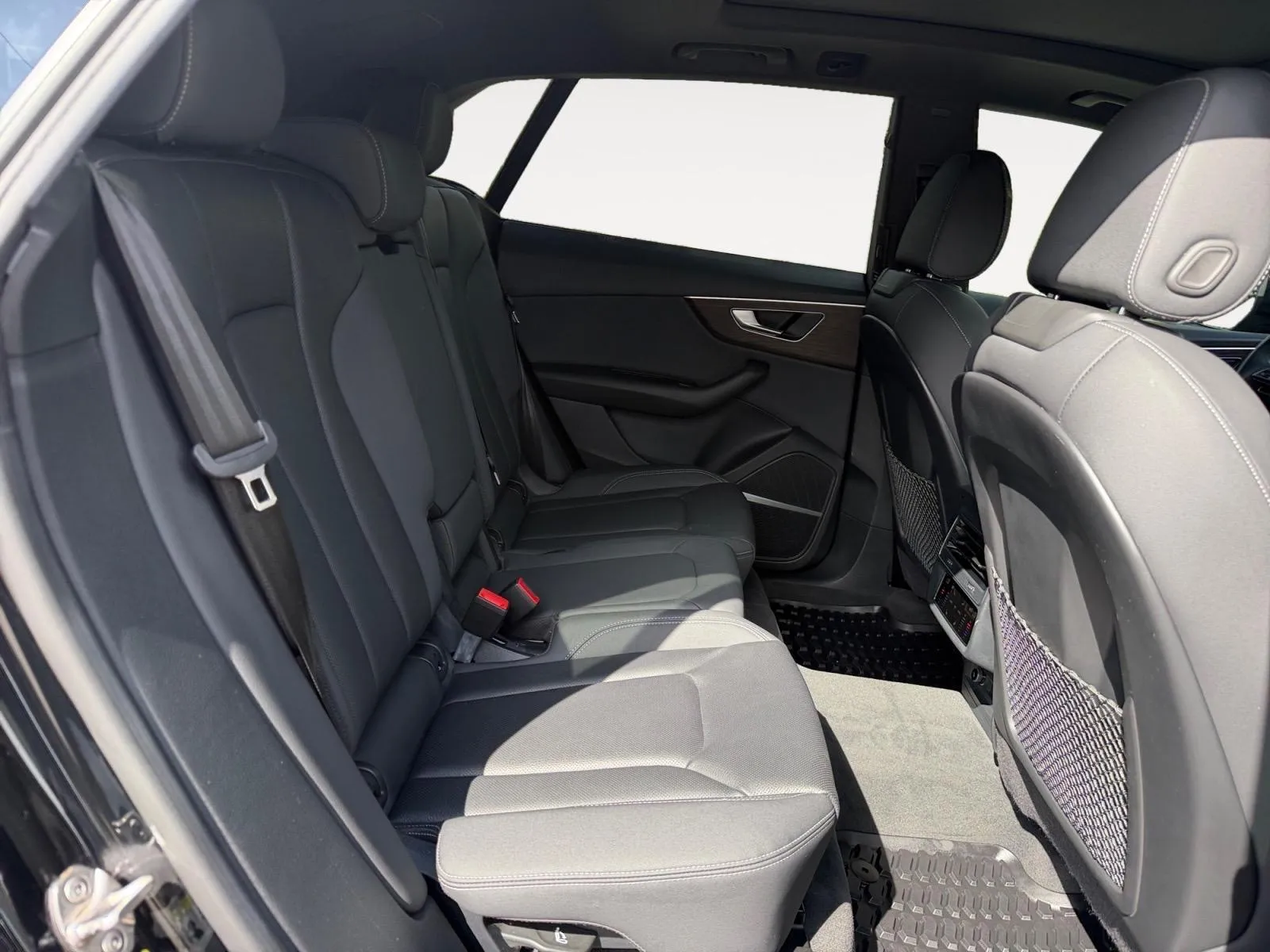 Audi Q8 photo 27