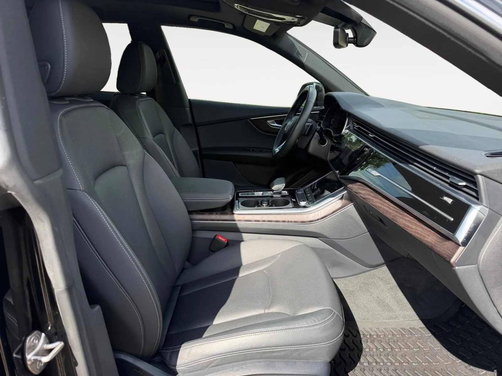 Audi Q8 photo 28