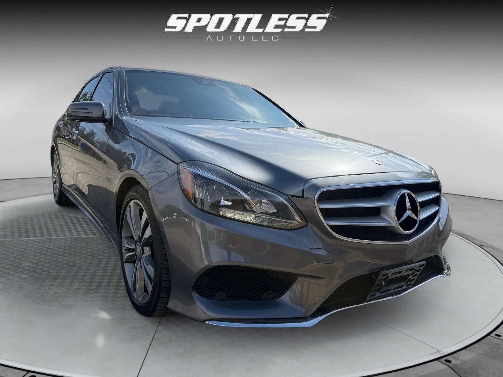 Mercedes-Benz E-Class photo 11