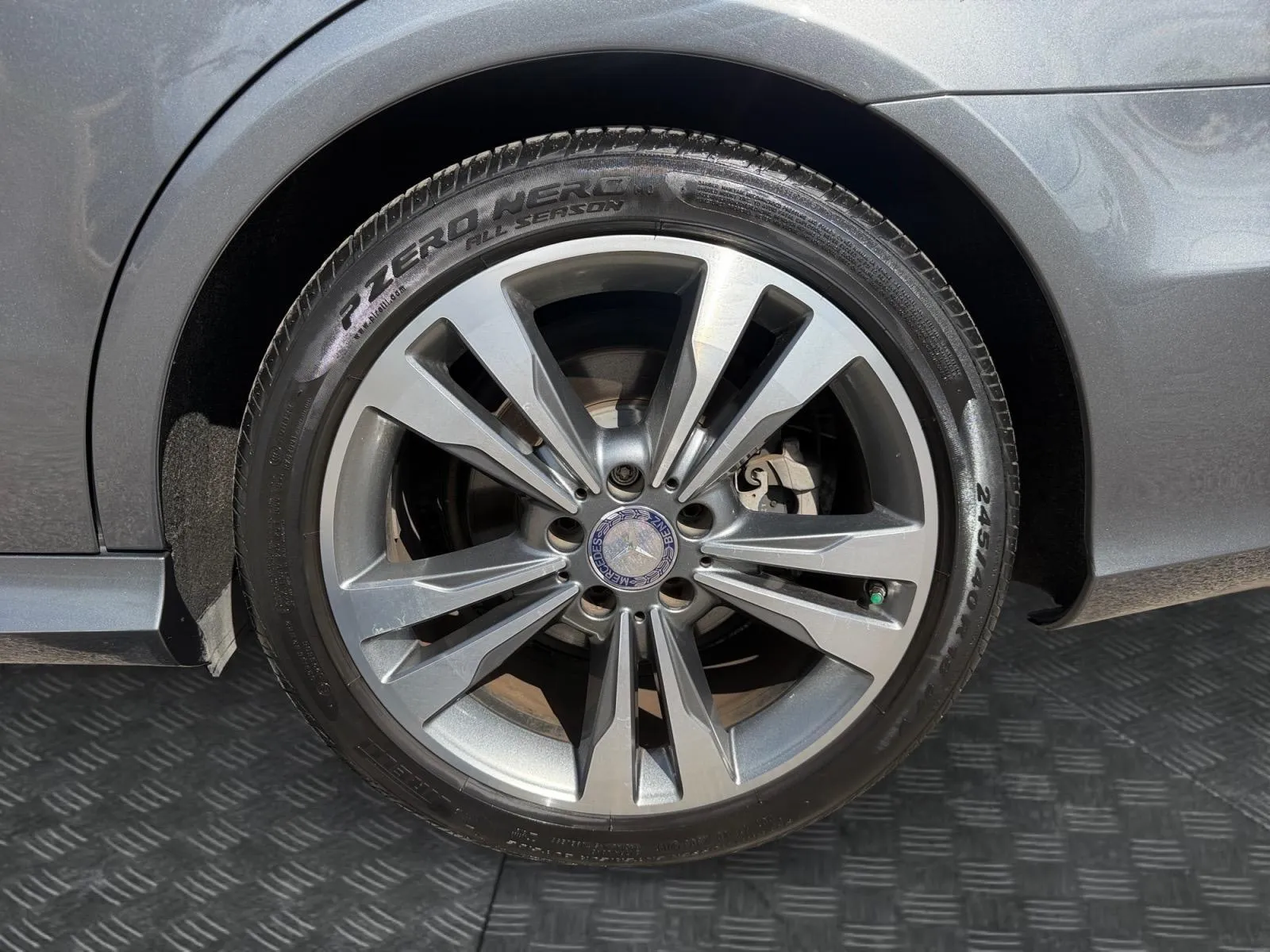 Mercedes-Benz E-Class photo 14