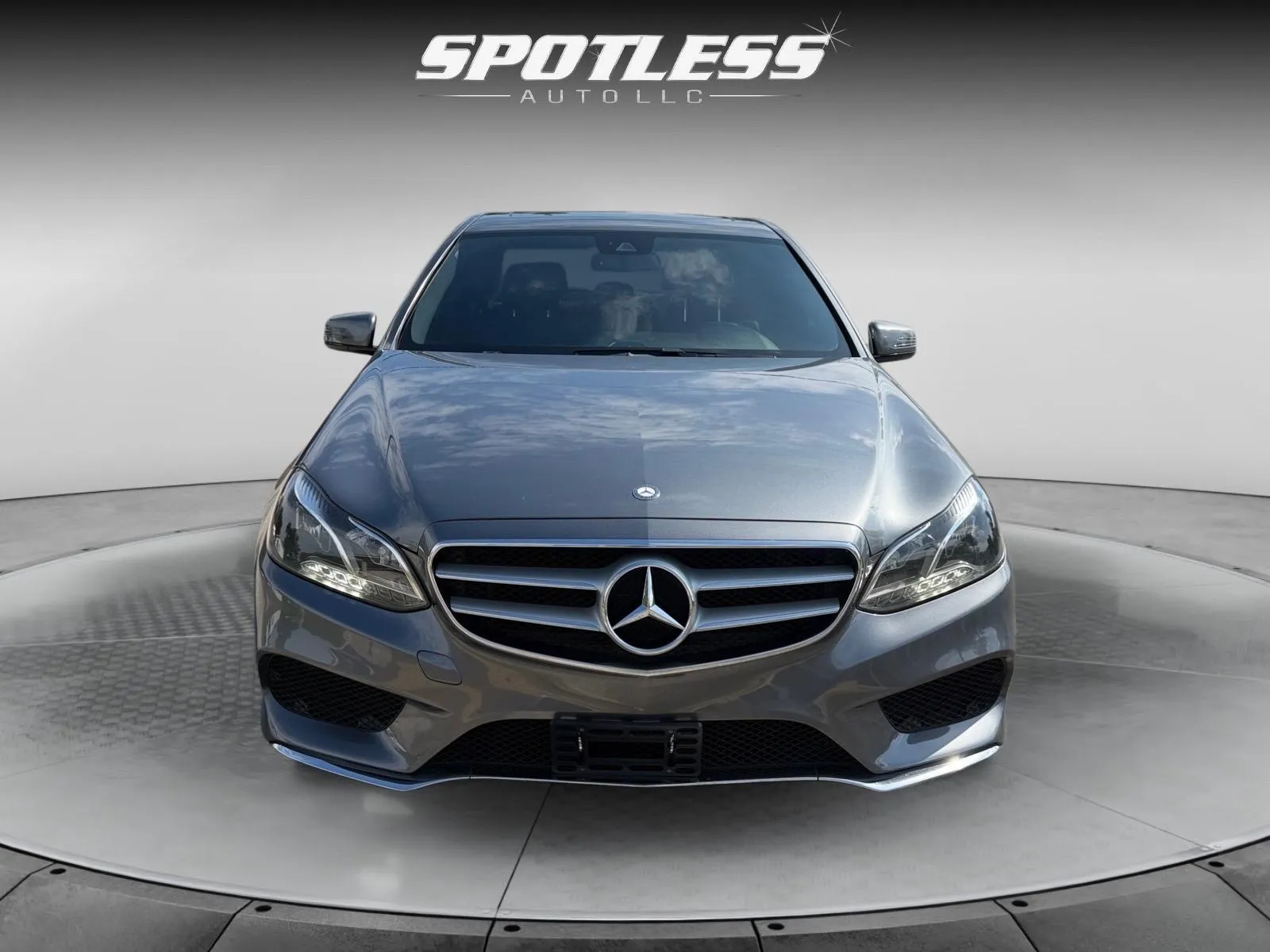 Mercedes-Benz E-Class photo 5