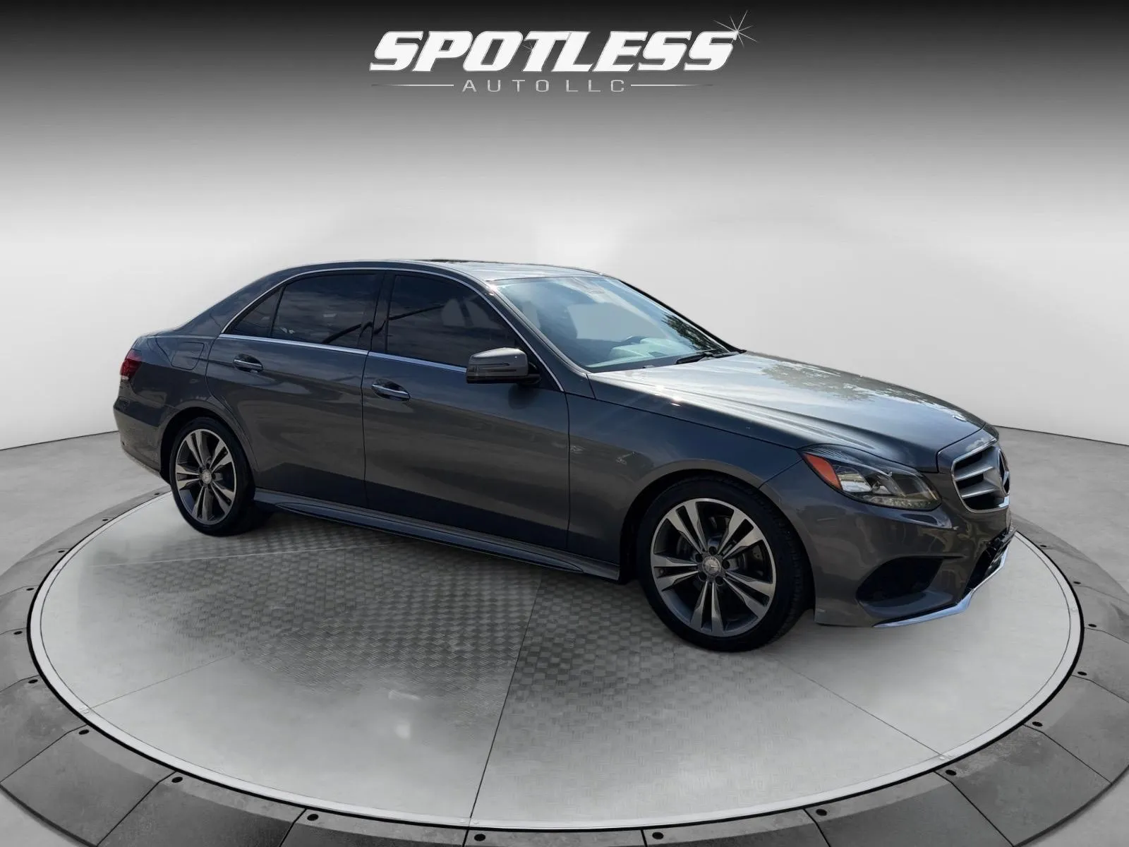 Mercedes-Benz E-Class photo 7