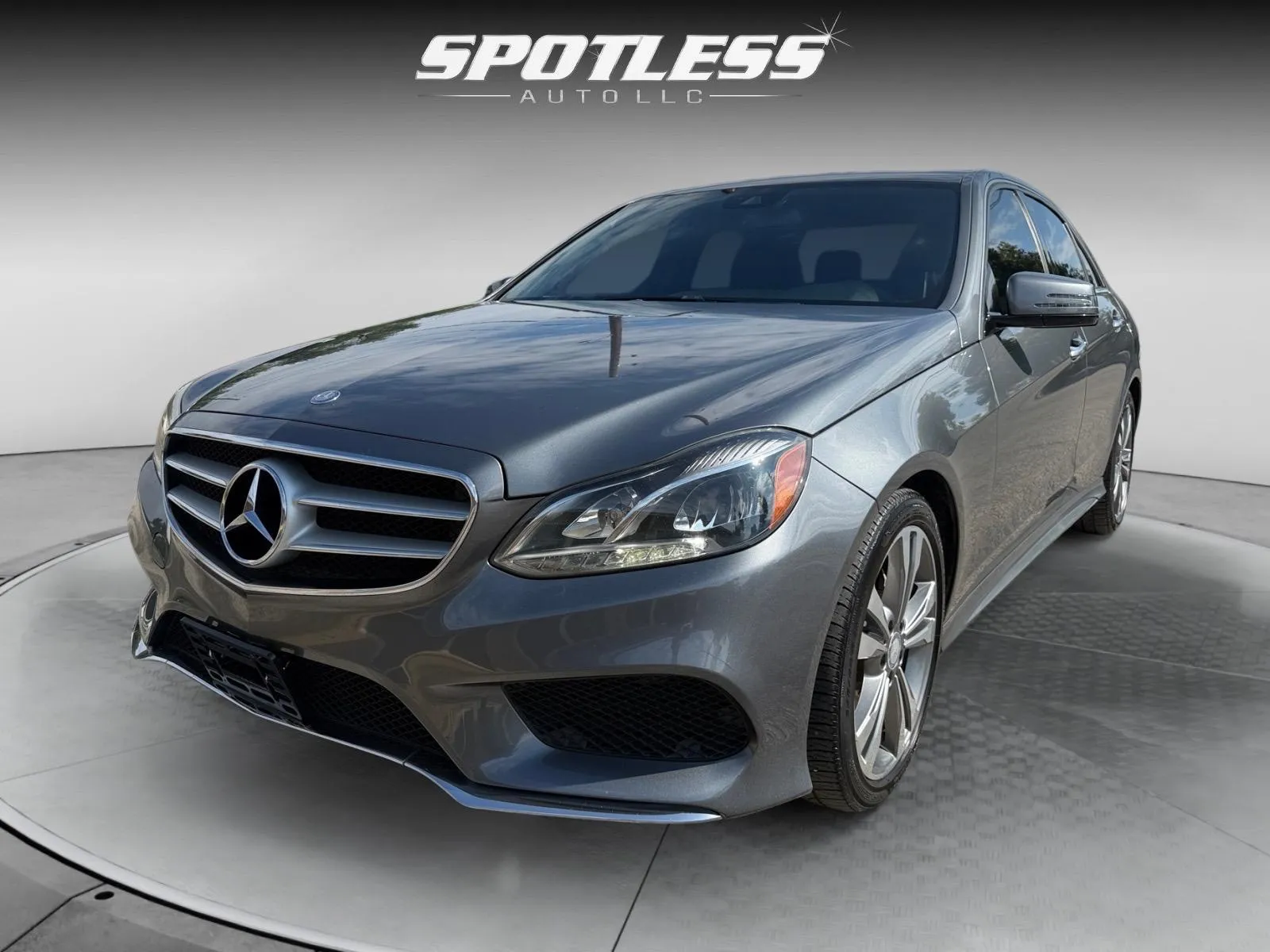 Mercedes-Benz E-Class photo 10