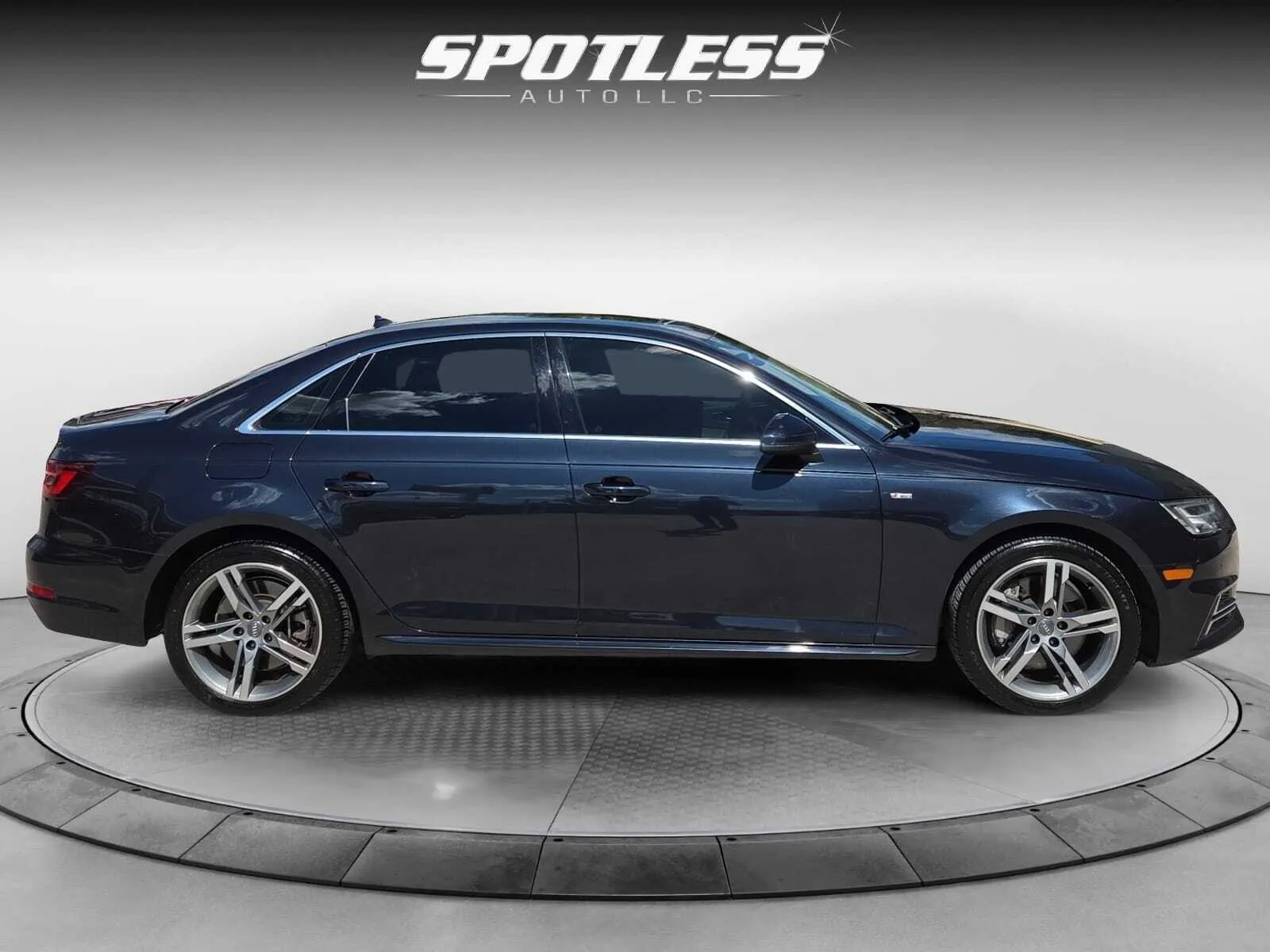 Audi A4 photo 8
