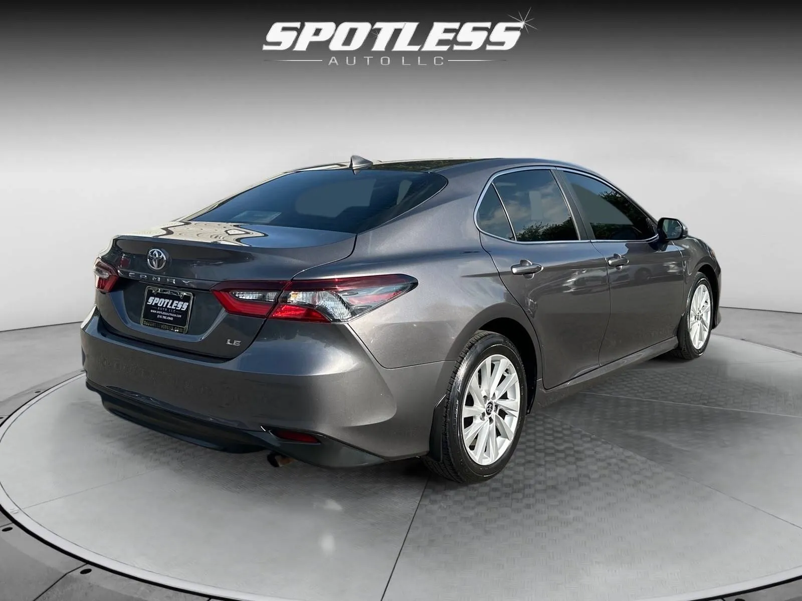 Toyota Camry photo 7