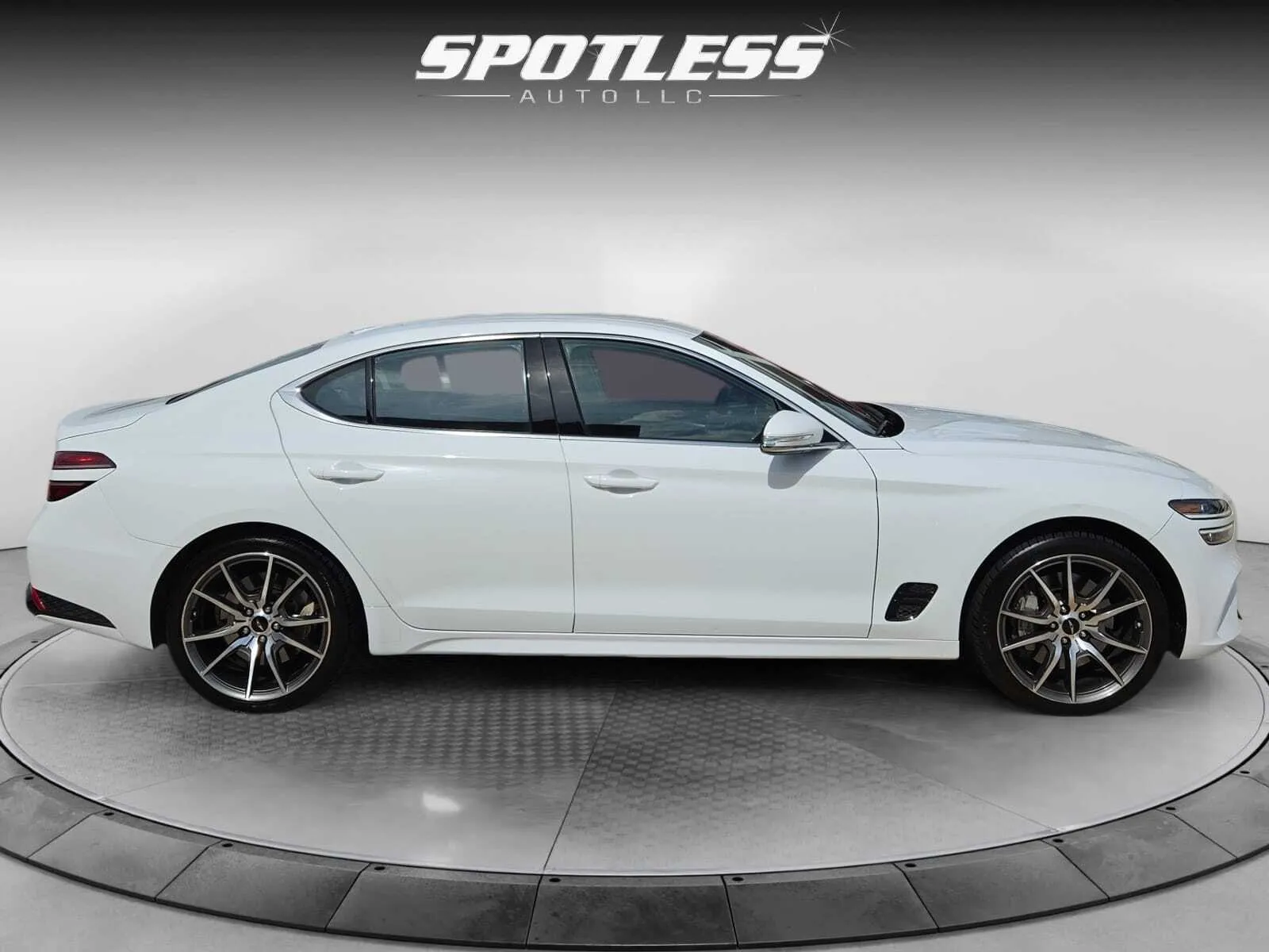 Genesis G70 photo 8