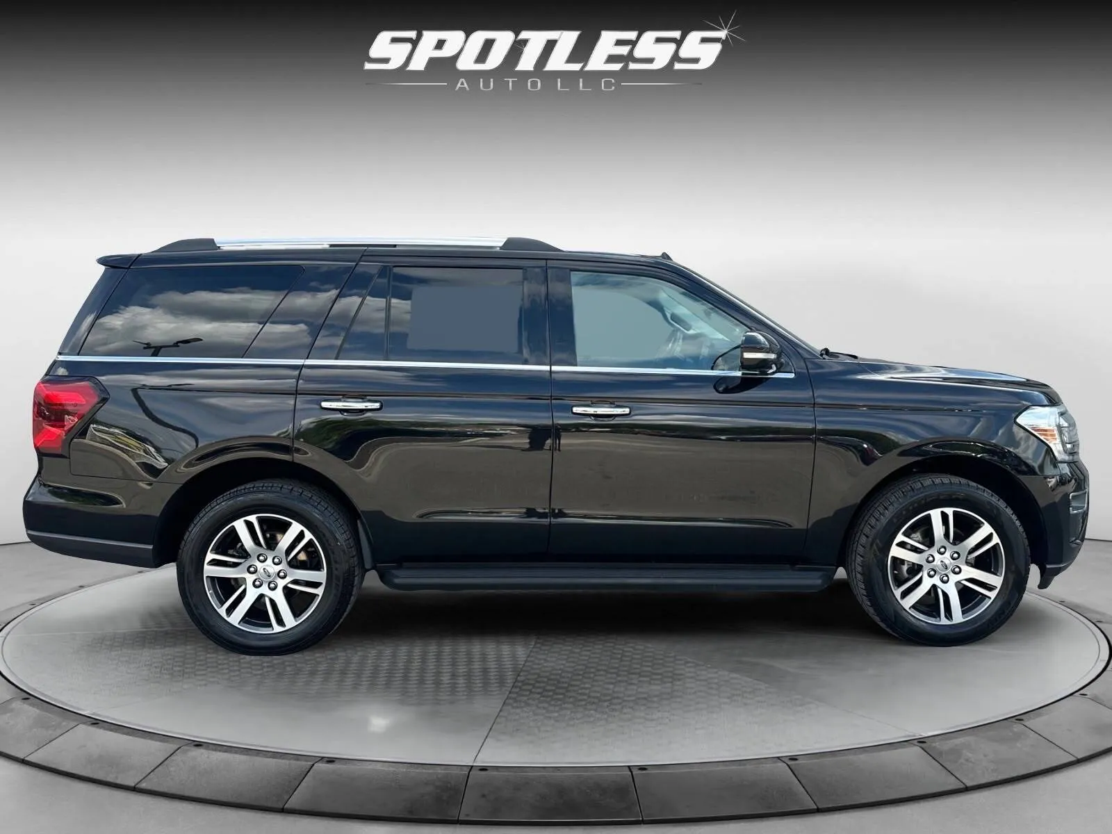Ford Expedition photo 8