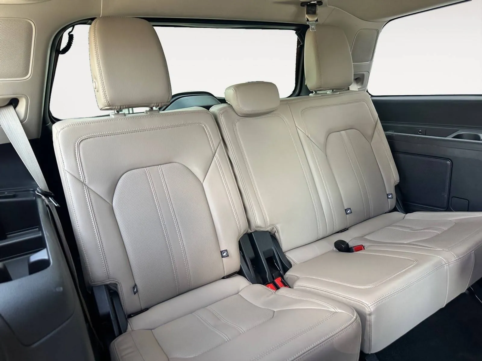 Ford Expedition photo 24