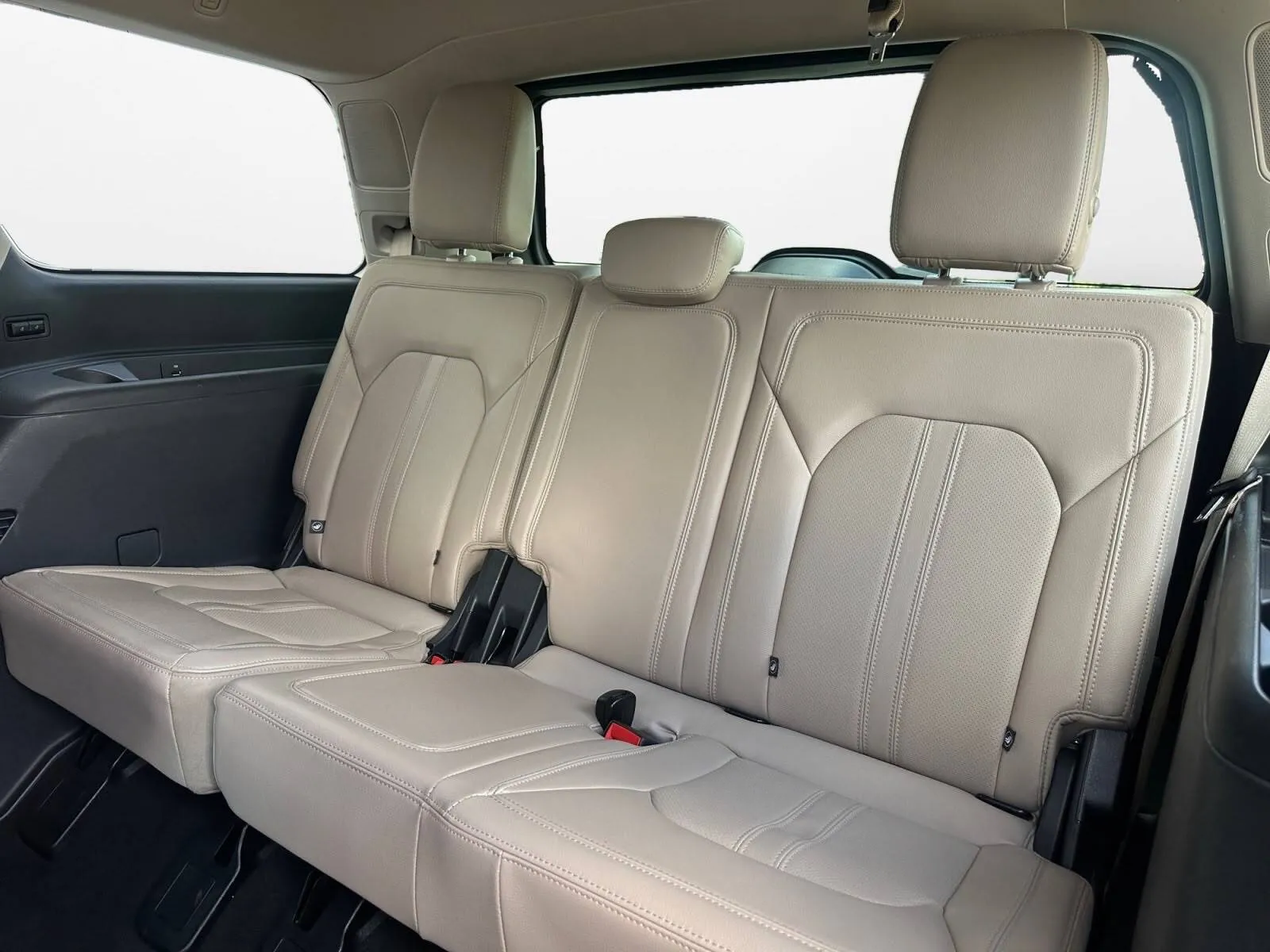 Ford Expedition photo 25