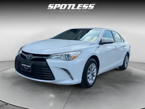 White 2016 Toyota Camry Hybrid for sale in San Antonio, TX