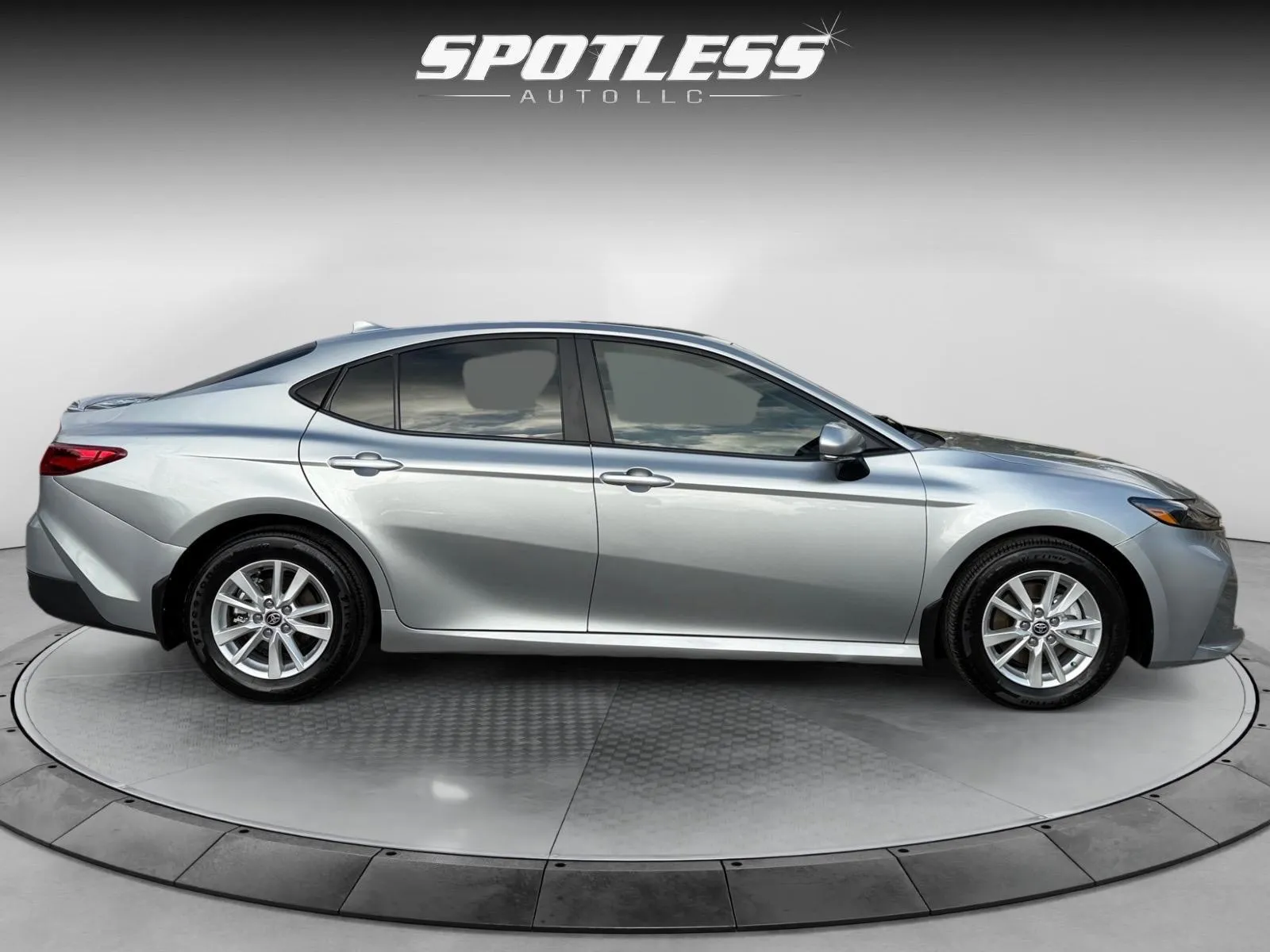 Toyota Camry photo 8