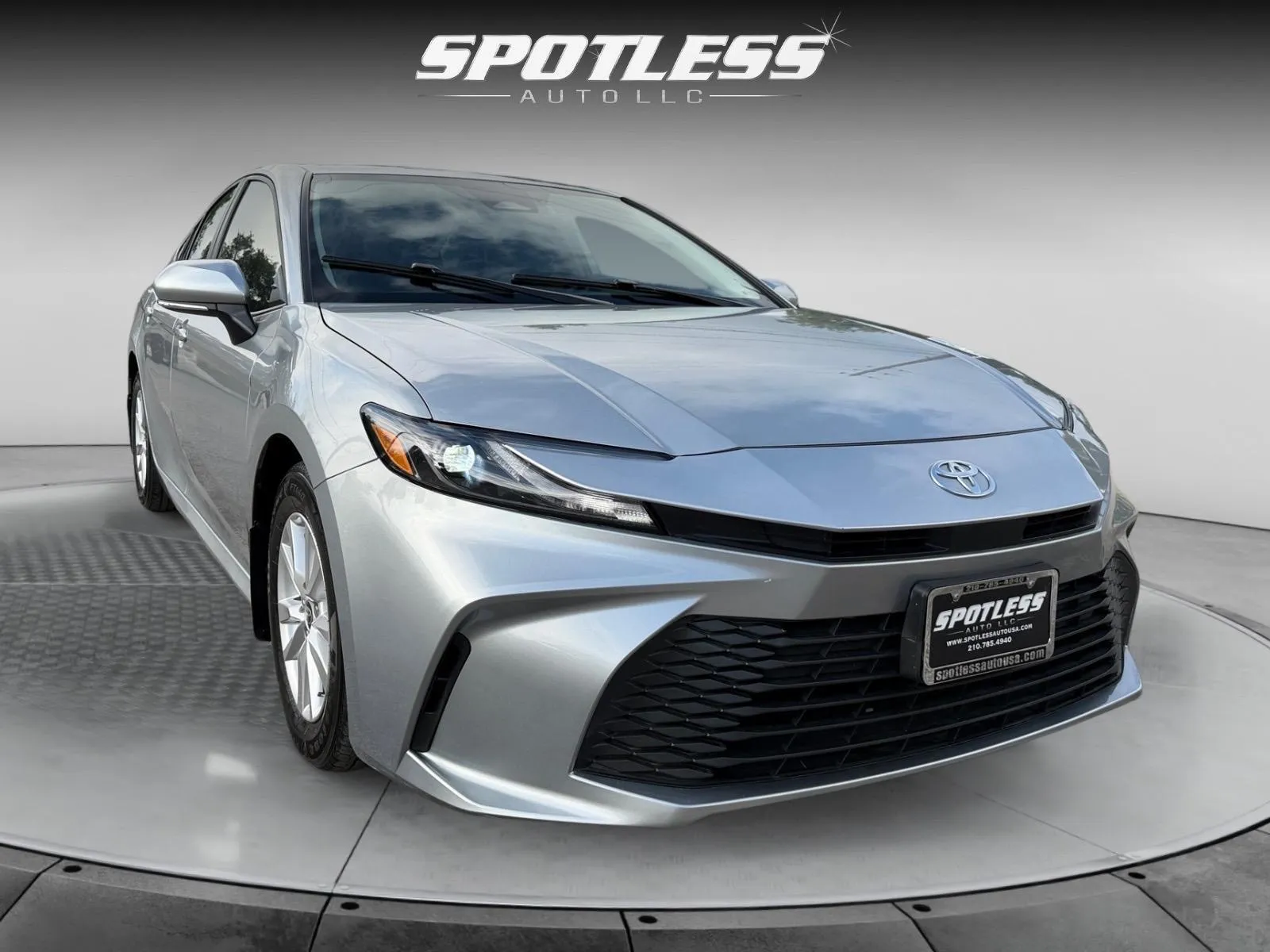 Toyota Camry photo 9