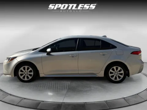 More photos of 2022 Toyota Corolla LE at Spotless Auto I-10, TX