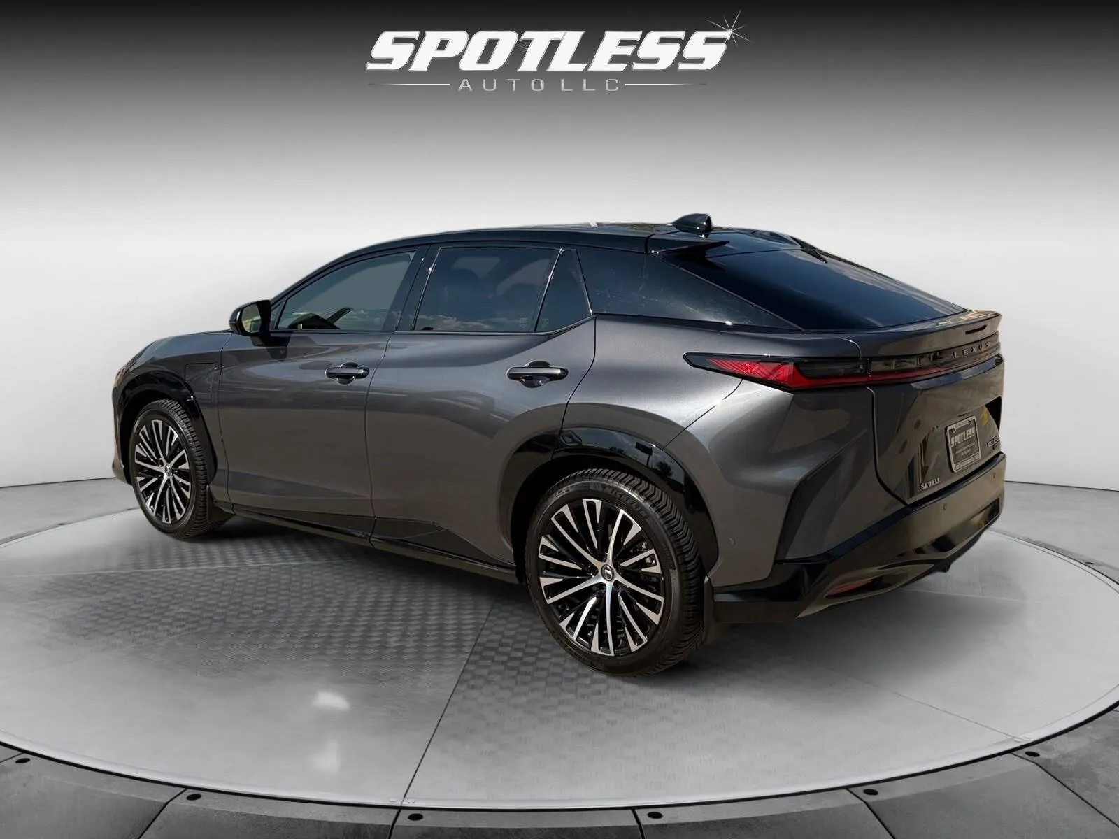 Lexus RZ photo 5
