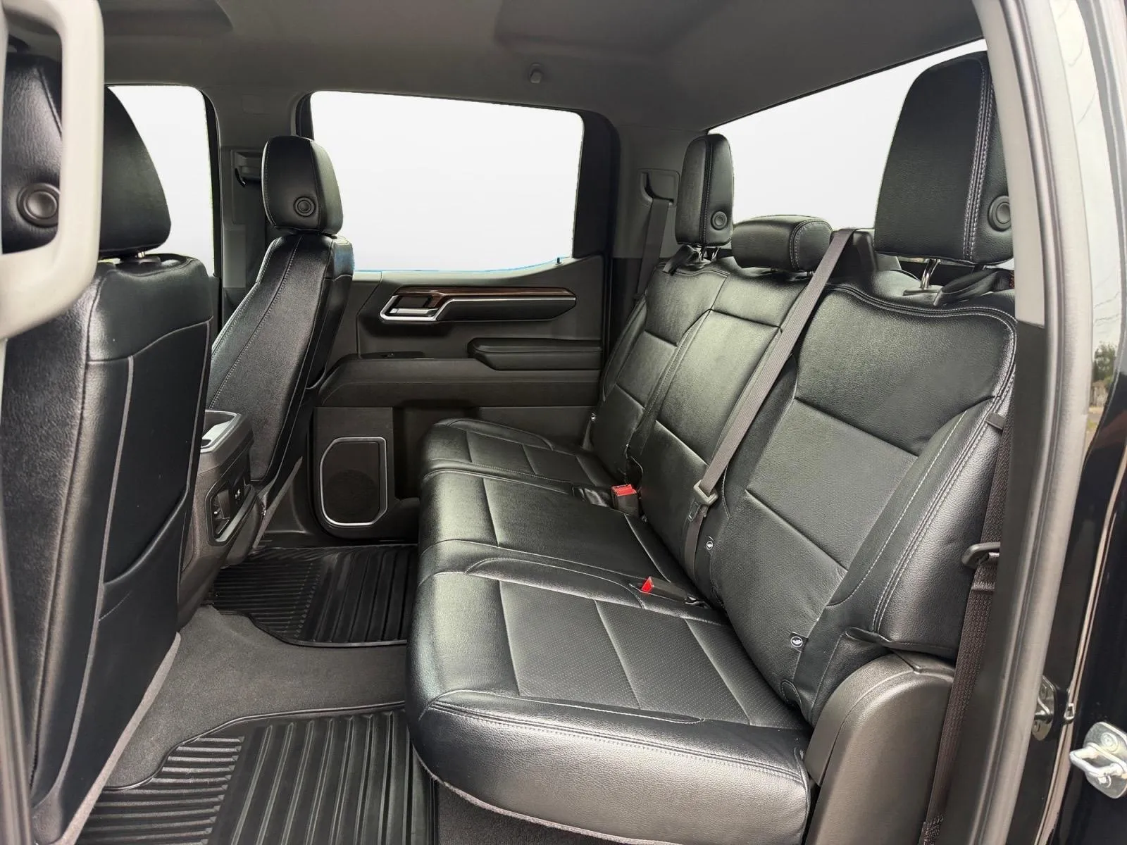 Chevrolet Silverado photo 21