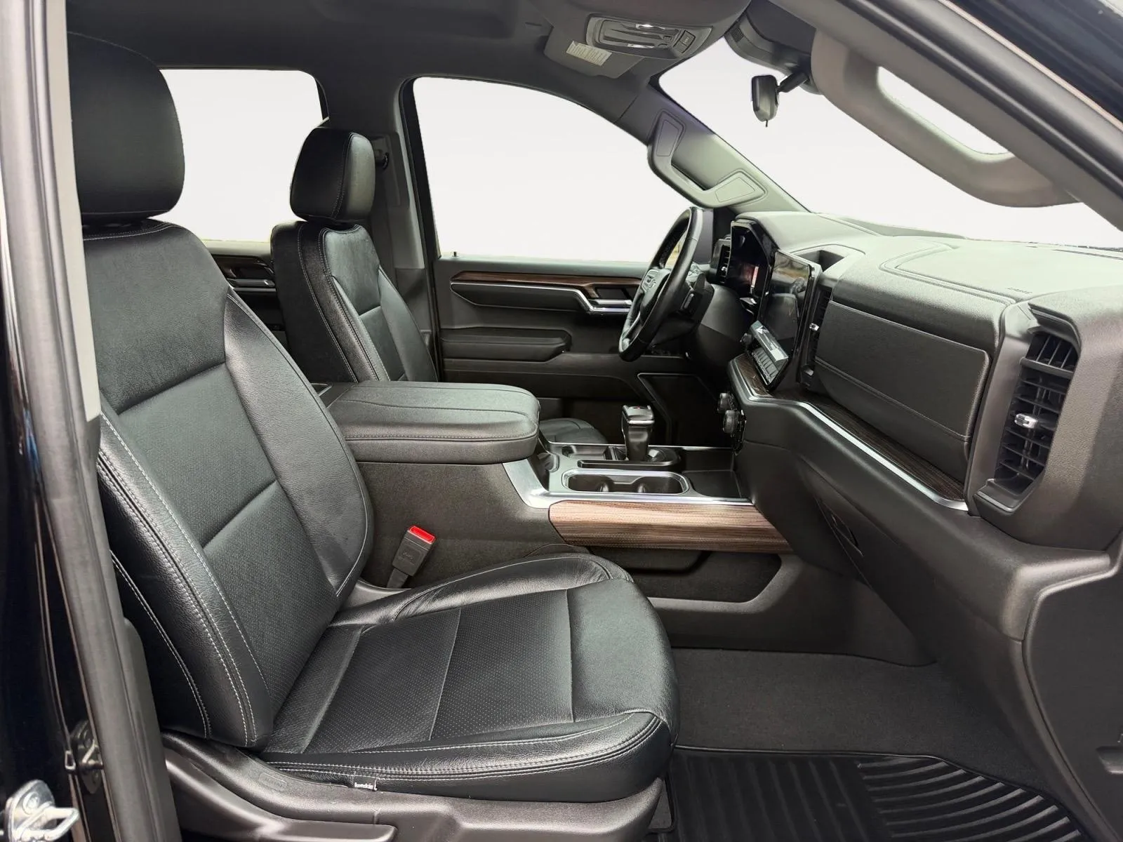 Chevrolet Silverado photo 23