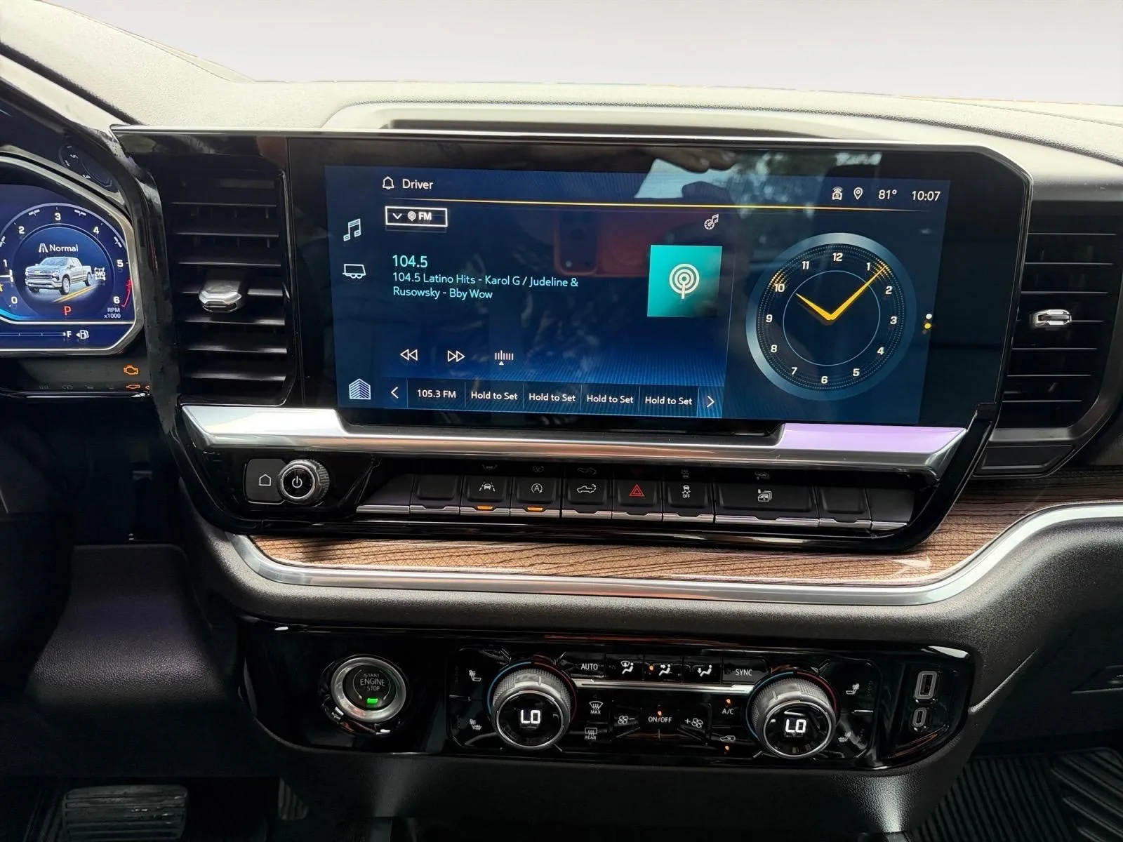 Chevrolet Silverado photo 24