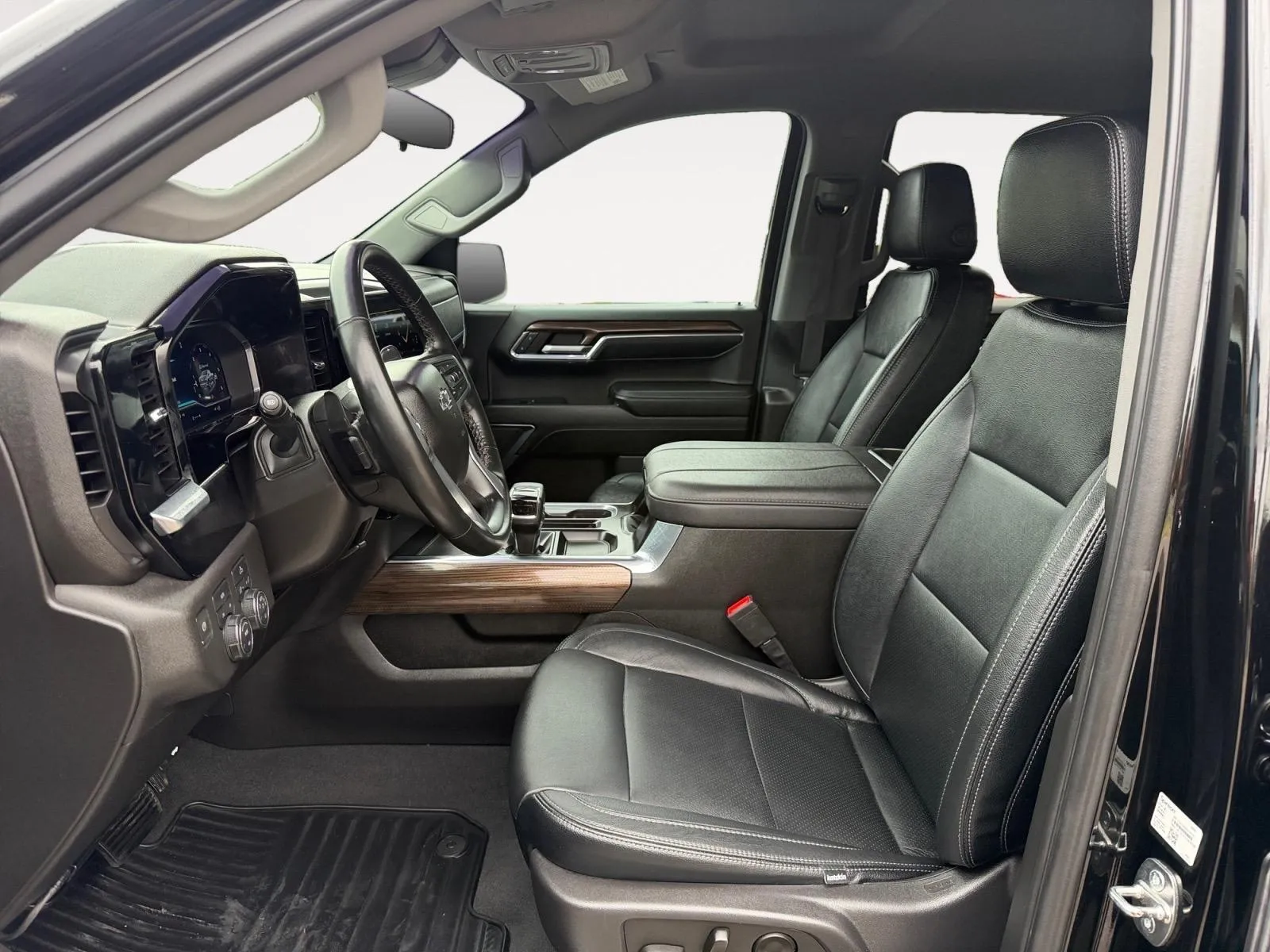 Chevrolet Silverado photo 18