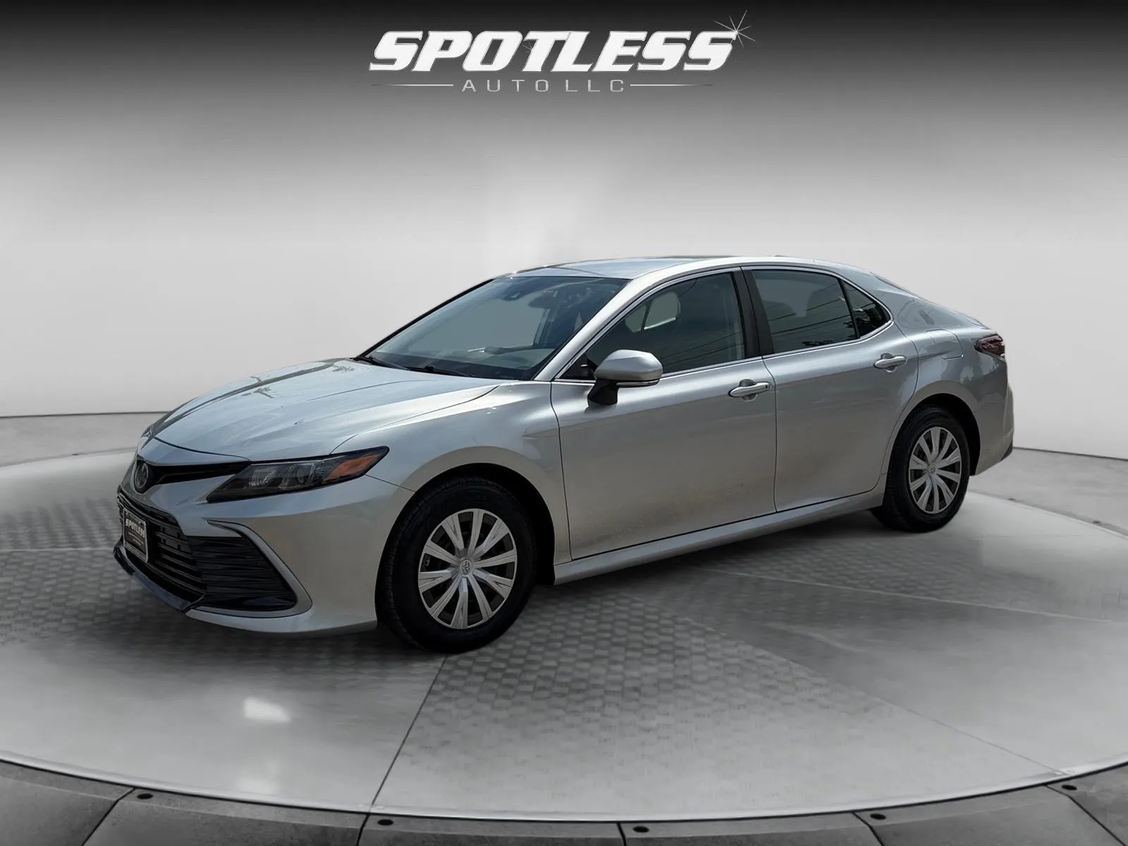 Silver 2023 Toyota Camry Hybrid LE for sale in San Antonio, TX