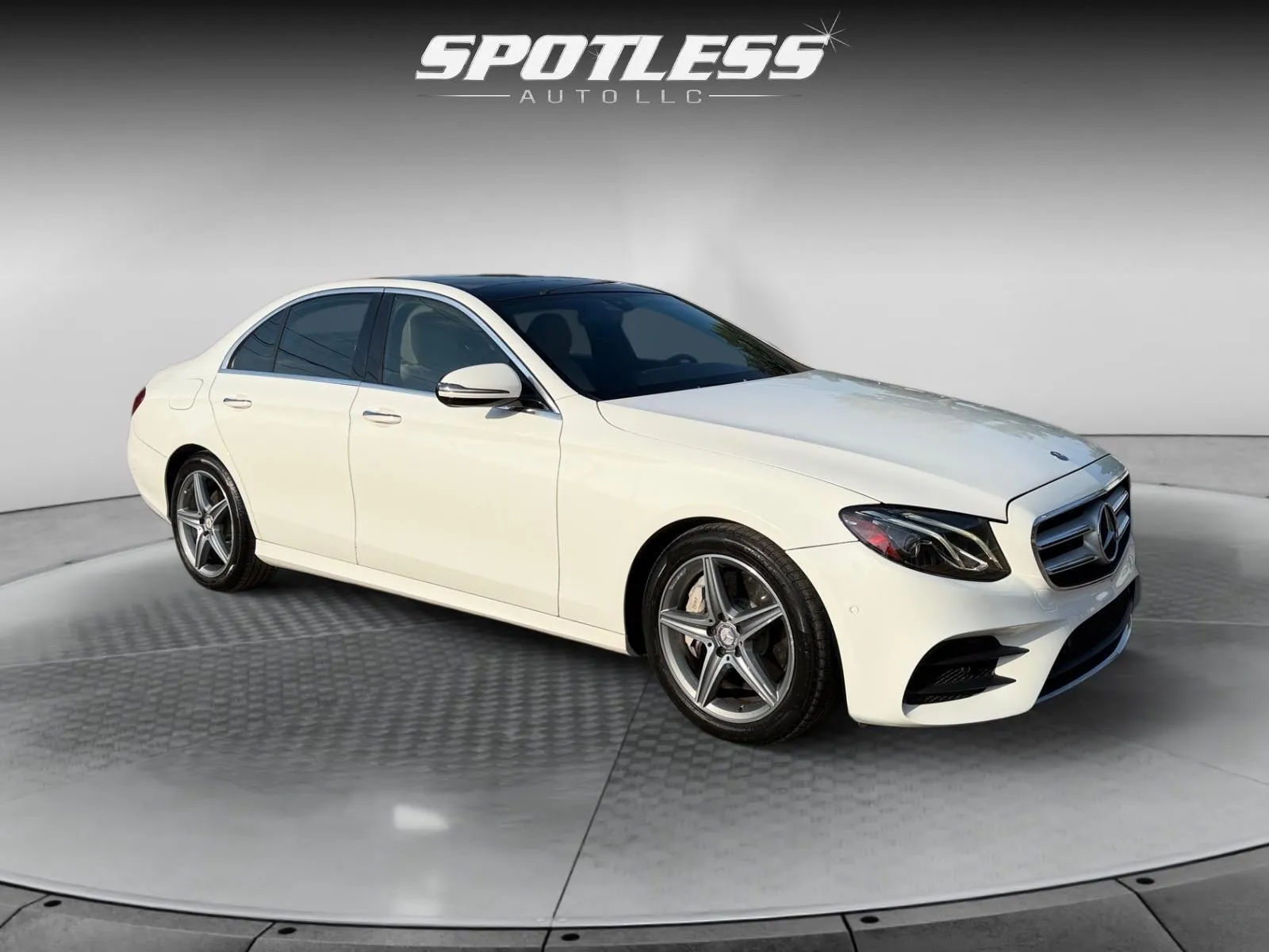 Mercedes-Benz E-Class photo 9