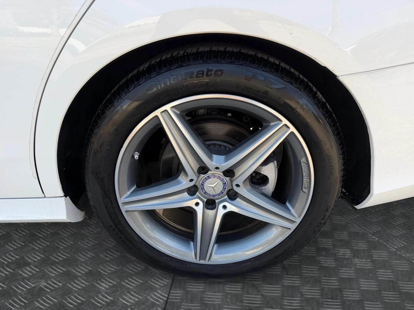 Mercedes-Benz E-Class photo 14