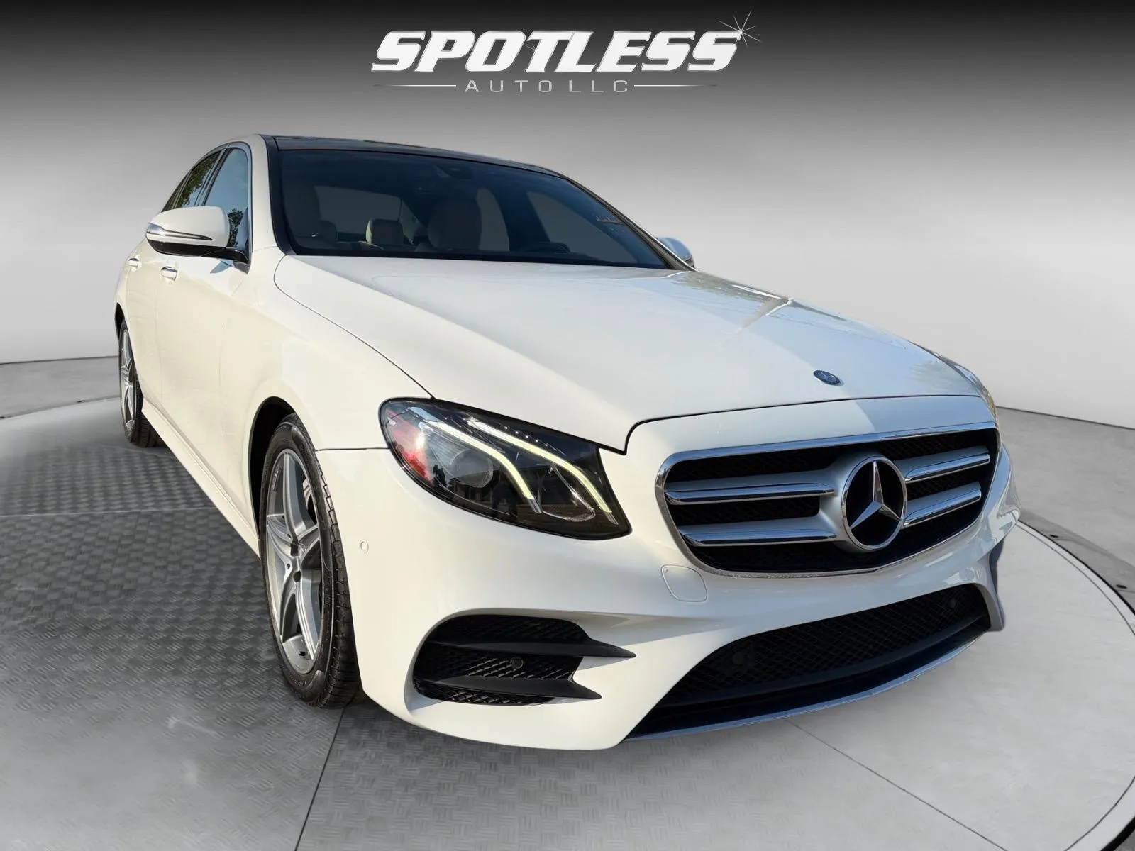Mercedes-Benz E-Class photo 11