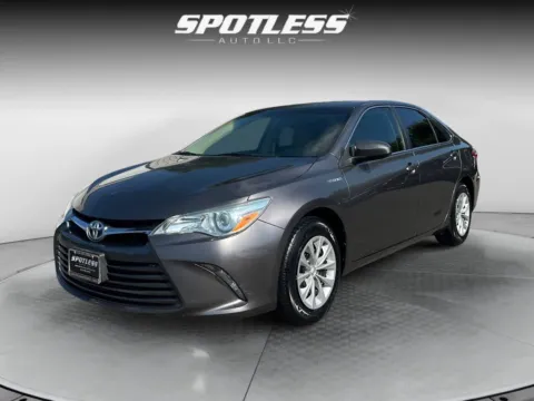 Gray 2015 Toyota Camry Hybrid LE for sale in San Antonio, TX